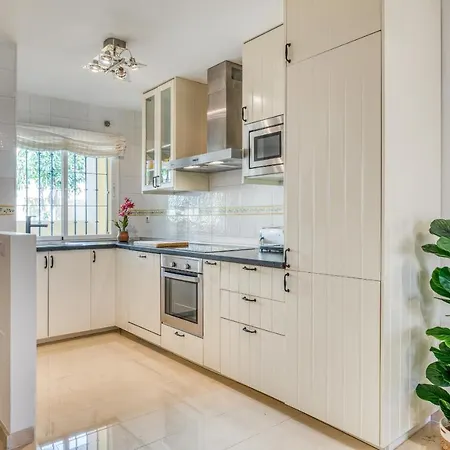 Hanami Puerto Alto 4-9 Estepona