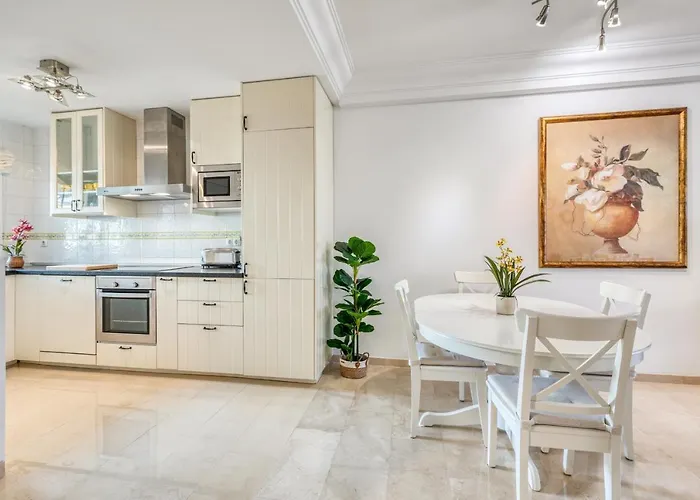 Hanami Puerto Alto 4-9 * Estepona